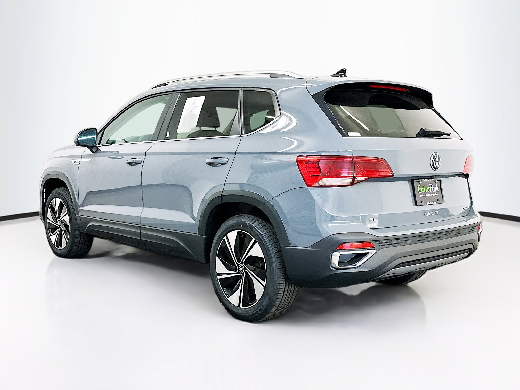 Used 2023 Volkswagen Taos SE w/ Panoramic Sunroof Package AWD/4WD image 5