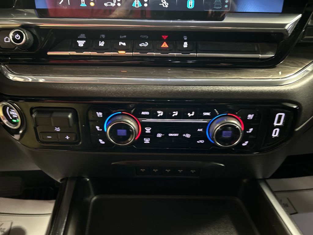 Used 2024 Chevrolet Silverado 3500 LTZ w/ LTZ Convenience Package AWD/4WD image 19