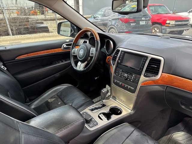 Used 2013 Jeep Grand Cherokee Overland w/ Advance Technology Group image 35