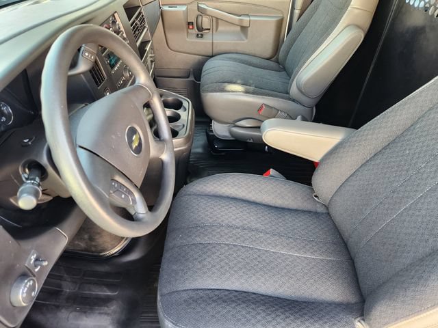 Used 2025 Chevrolet Express 2500 w/ Driver Convenience Package RWD image 4