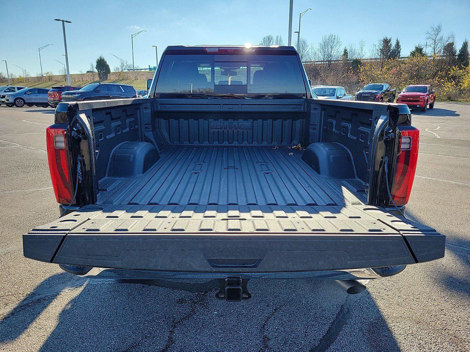 New 2026 GMC Sierra 2500 SLT w/ SLT Premium Package image 7