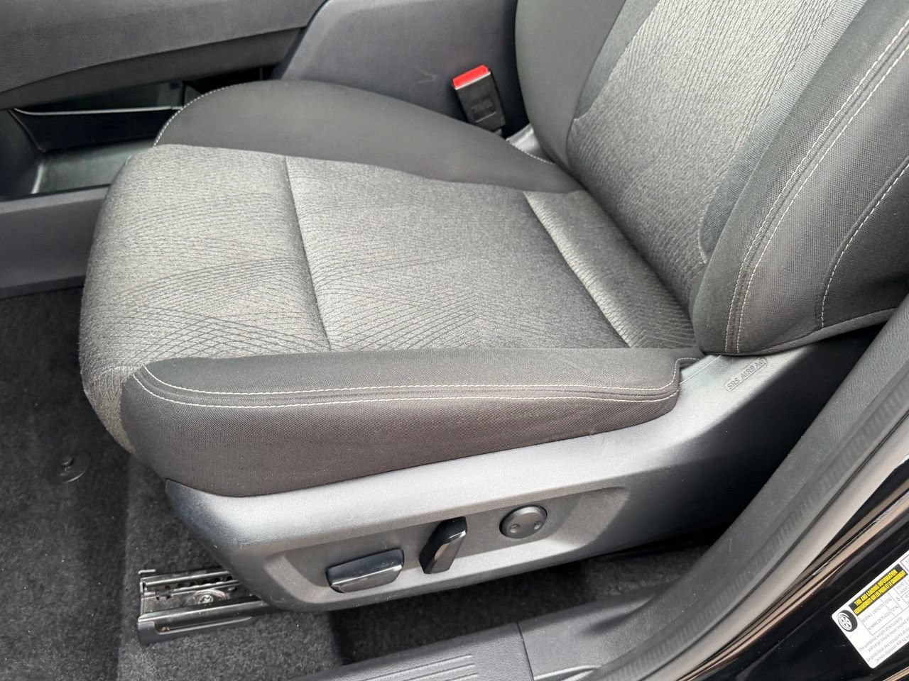 Certified 2025 Nissan Rogue SV FWD image 27