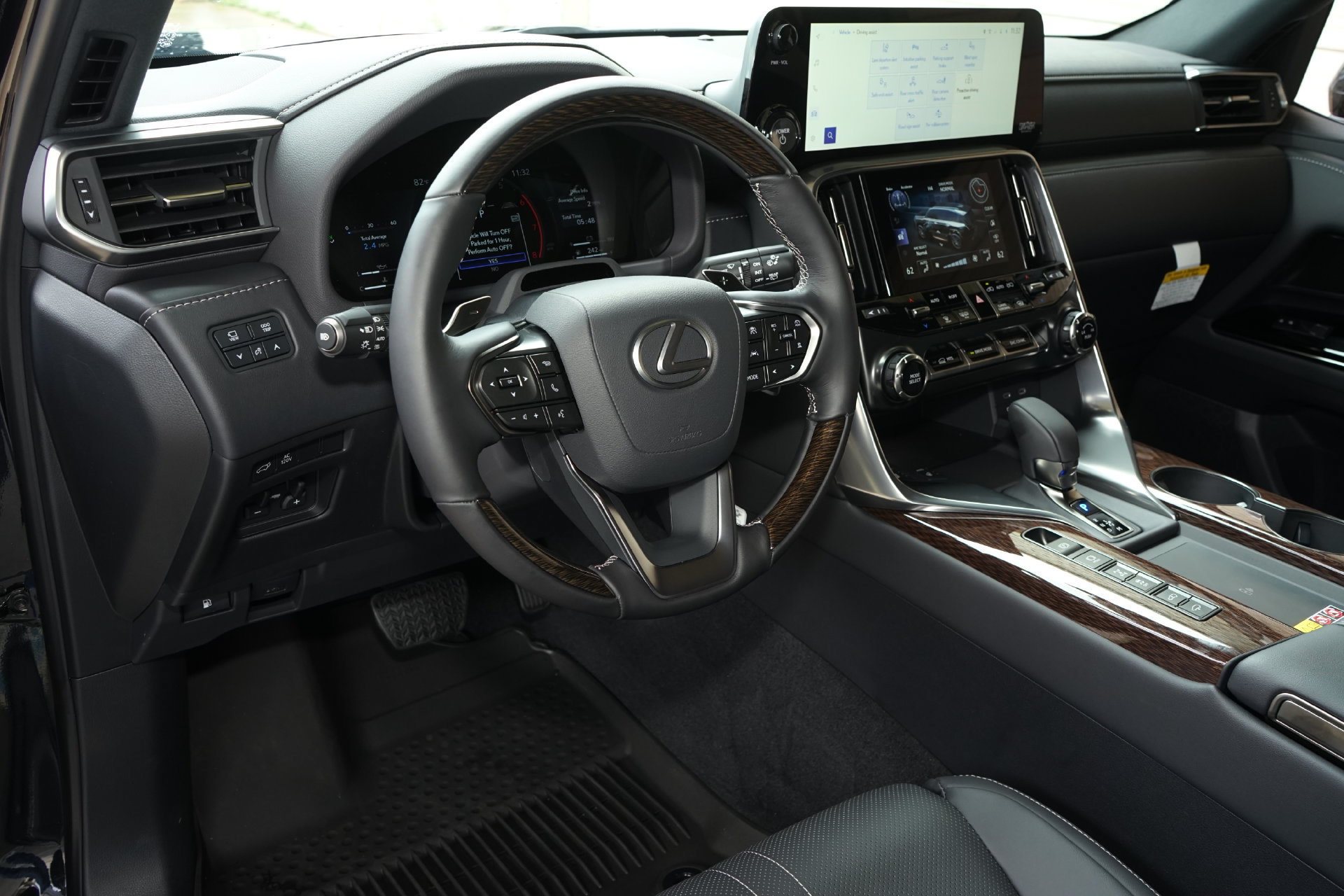 Used 2026 Lexus LX 700h Ultra Luxury w/ Accessory Package (Z1) AWD/4WD image 7