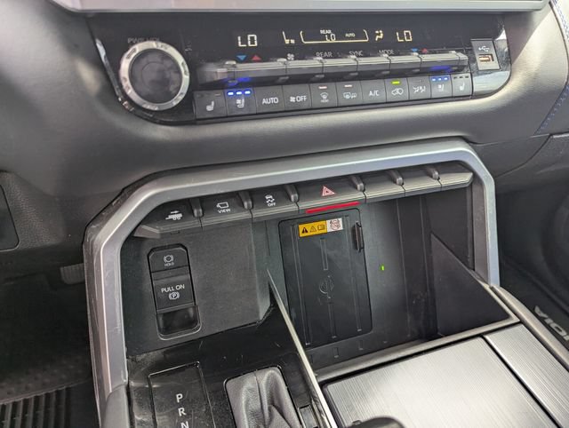 Used 2024 Toyota Sequoia Platinum AWD/4WD image 25