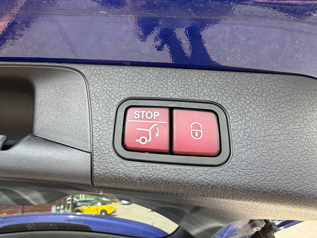 Used 2021 Mercedes-Benz GLB 250 4MATIC image 9