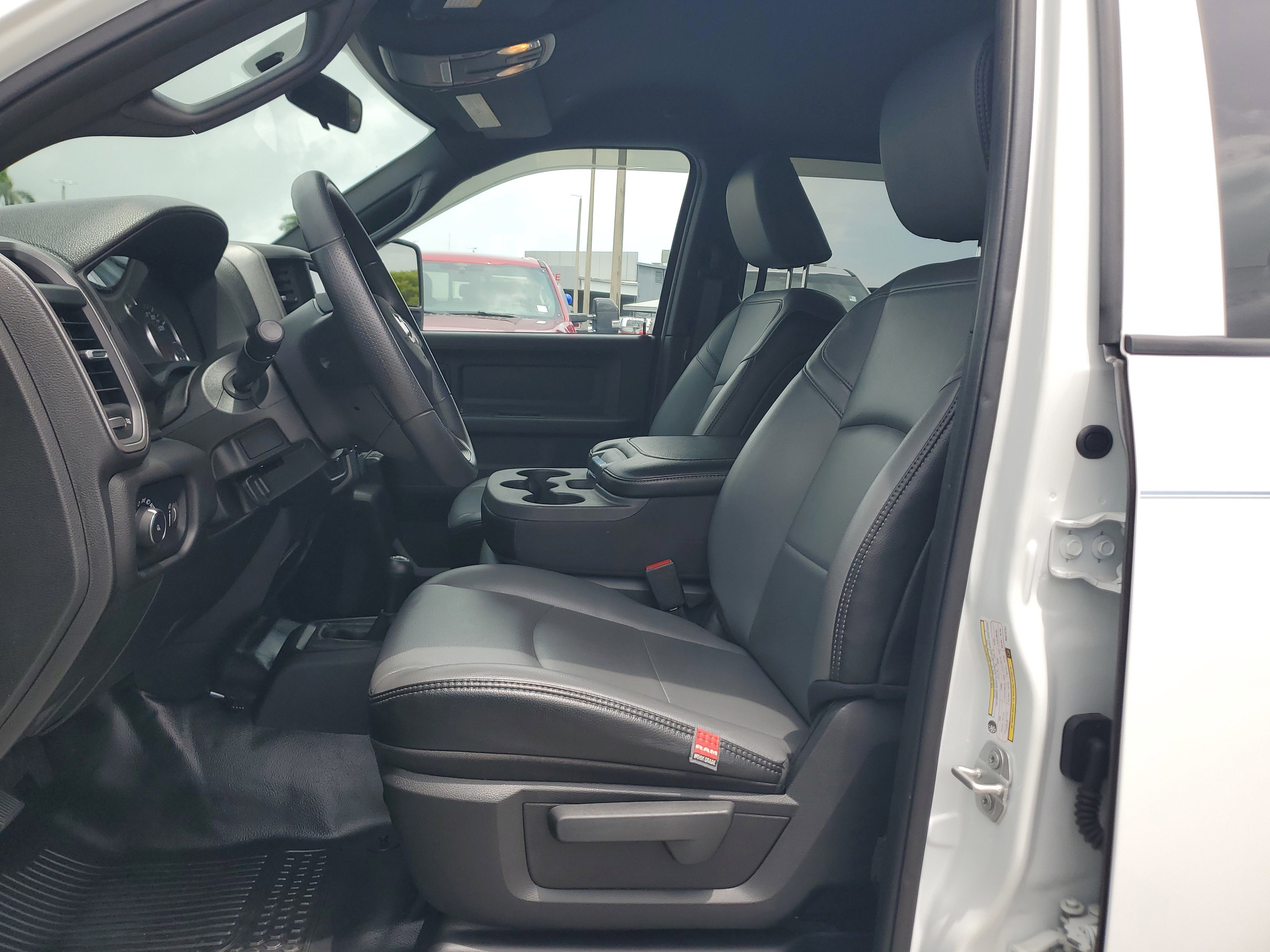 Used 2024 RAM 2500 Tradesman w/ Chrome Appearance Group image 11