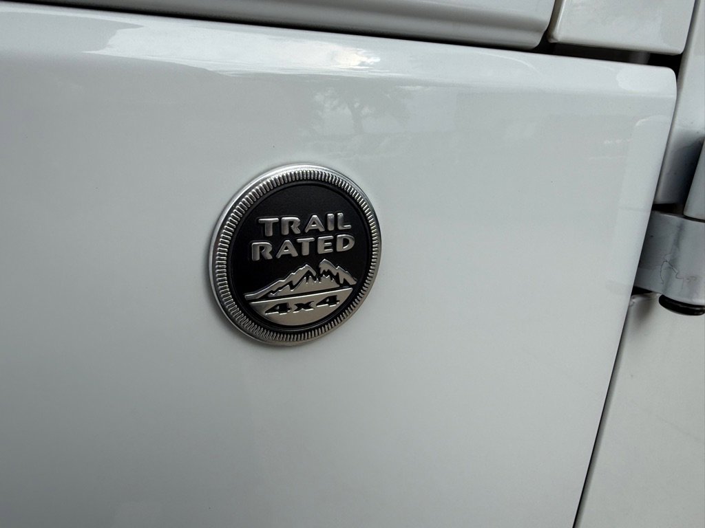 Used 2016 Jeep Wrangler Unlimited Sahara w/ Connectivity Group image 12