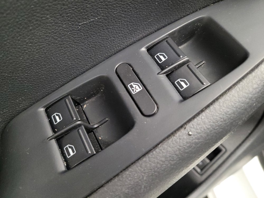 Used 2015 Volkswagen Jetta SE FWD image 27