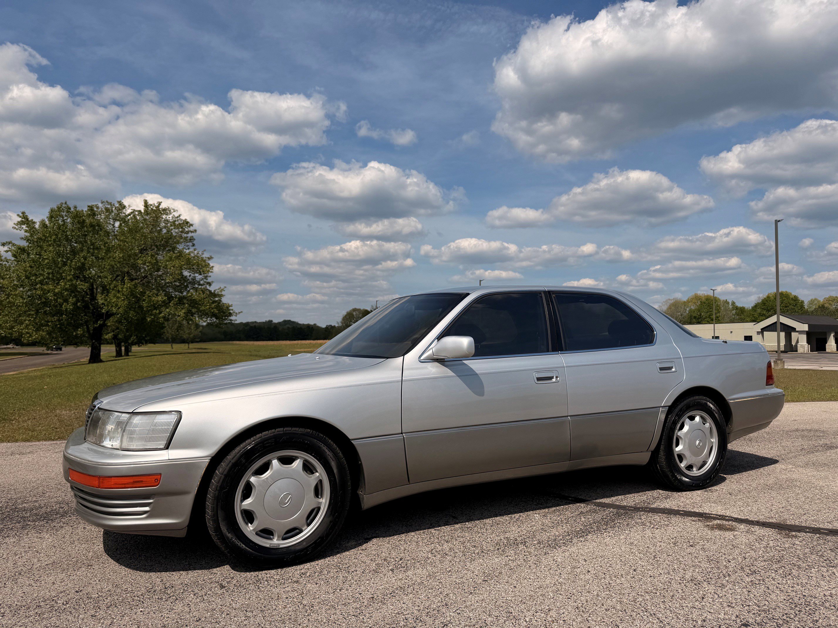 Used 1993 Lexus LS 400 RWD image 1