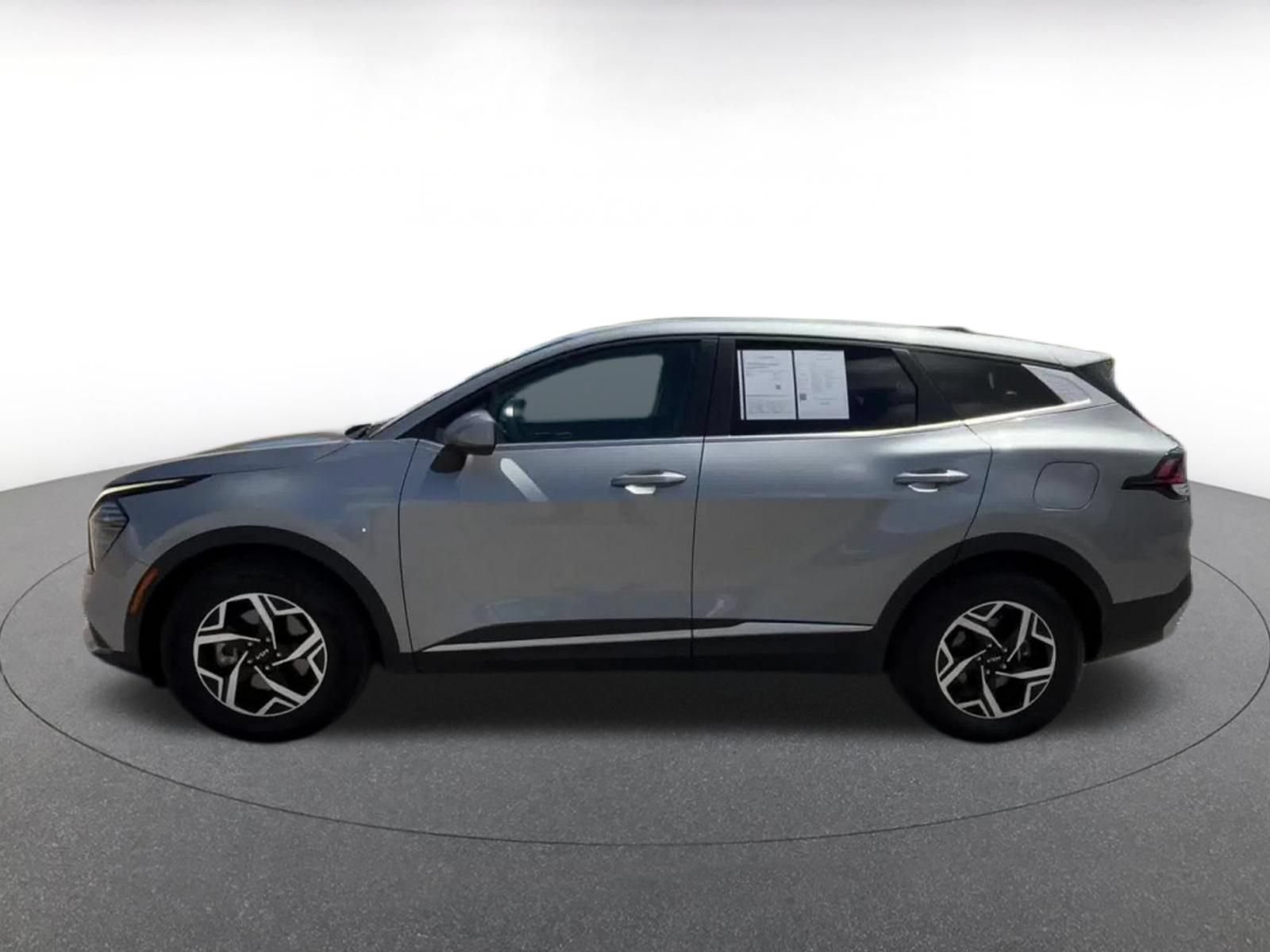 Used 2025 Kia Sportage LX FWD image 9