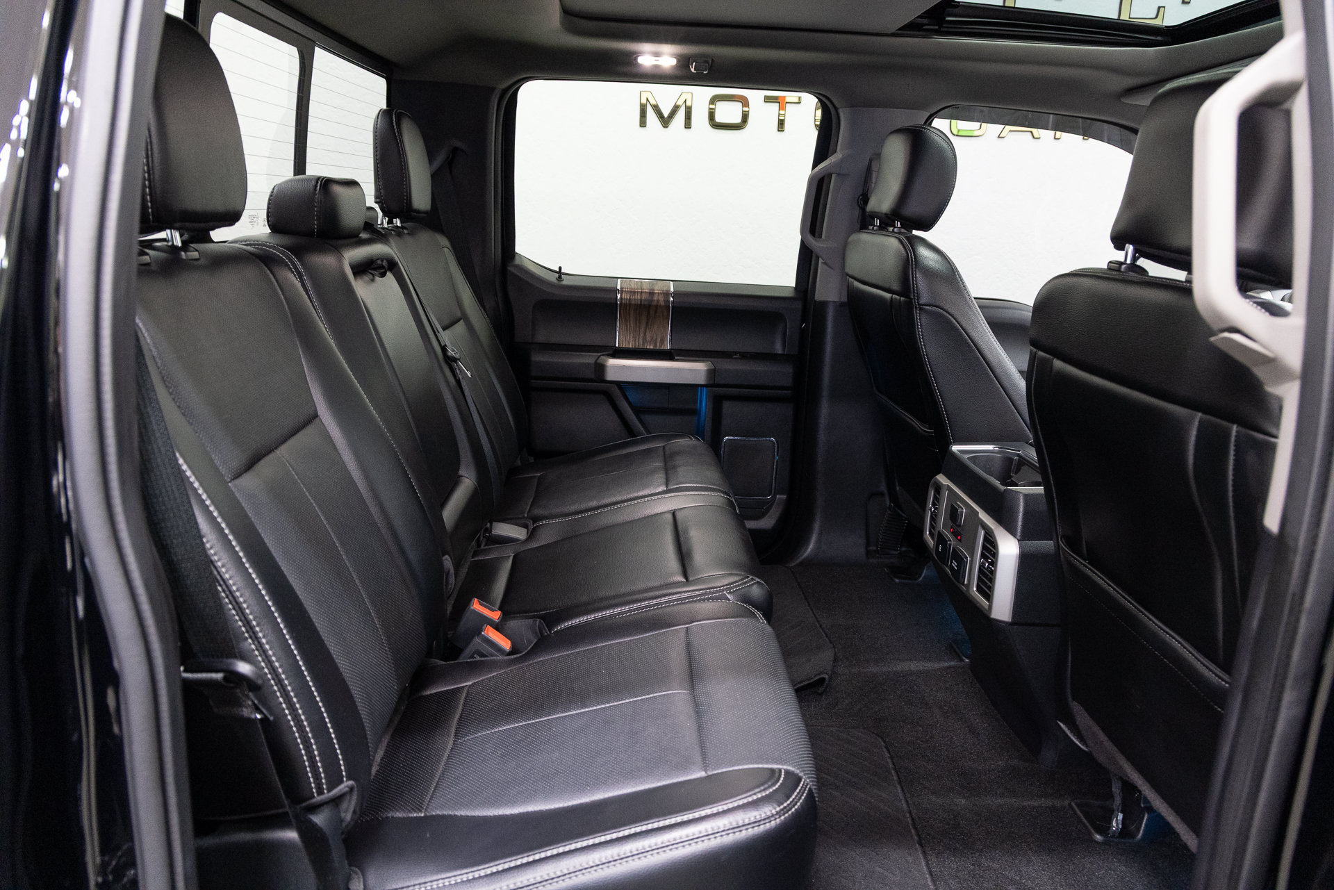 Used 2018 Ford F150 Lariat w/ Equipment Group 502A Luxury AWD/4WD image 15