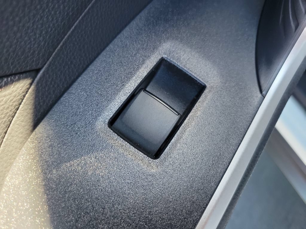 Used 2019 Toyota RAV4 XLE w/ Convenience Package FWD image 20