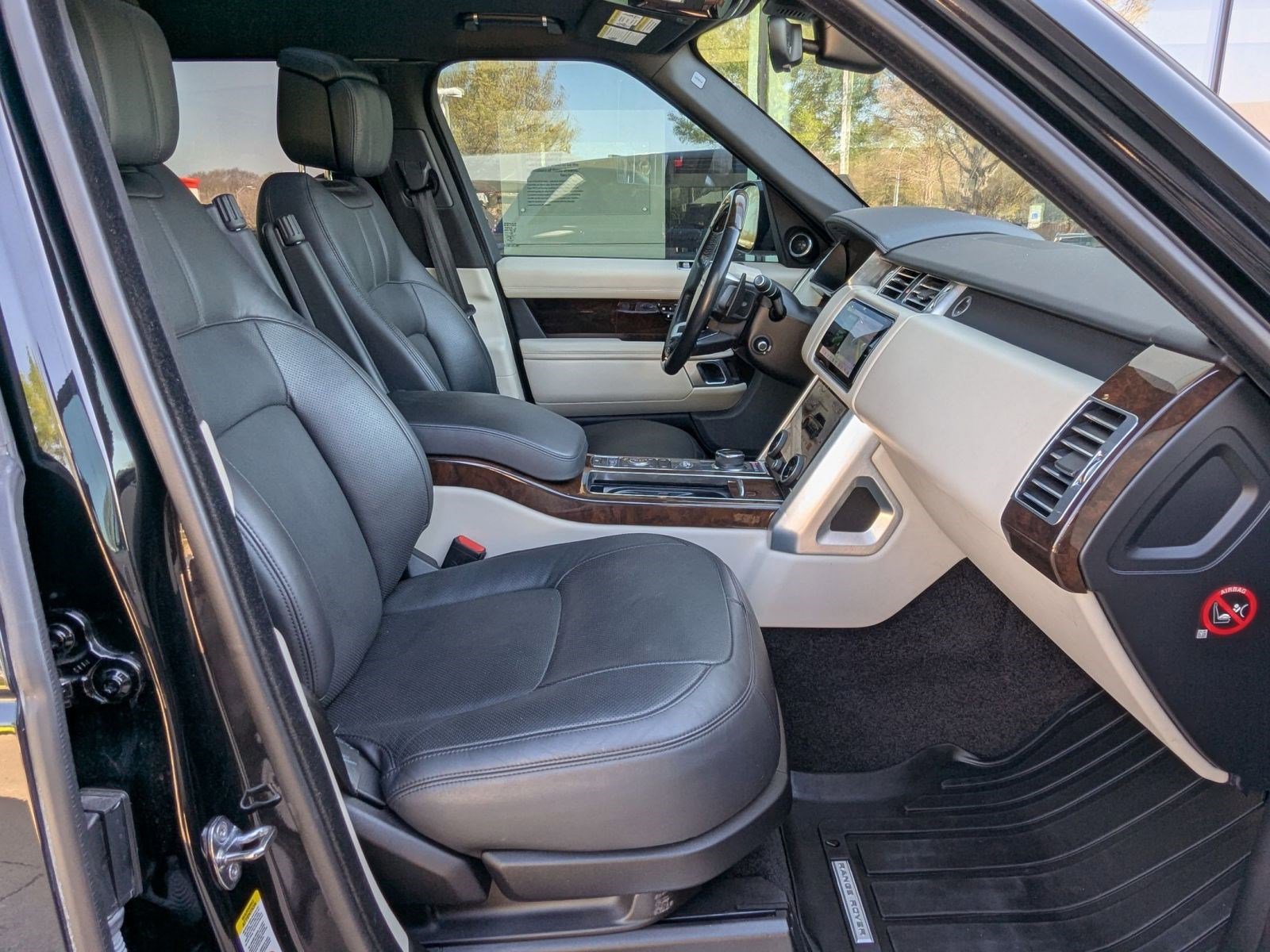 Used 2019 Land Rover Range Rover Long Wheelbase Supercharged image 24