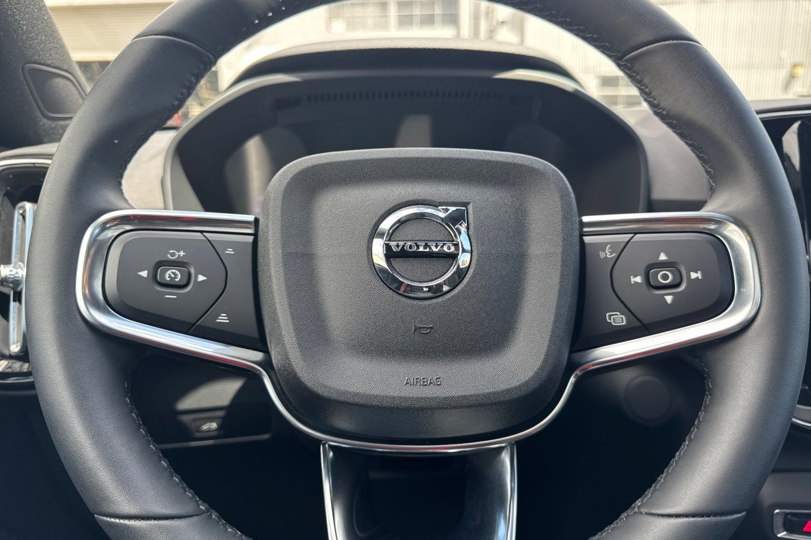 Used 2023 Volvo XC40 Recharge Plus AWD/4WD image 25