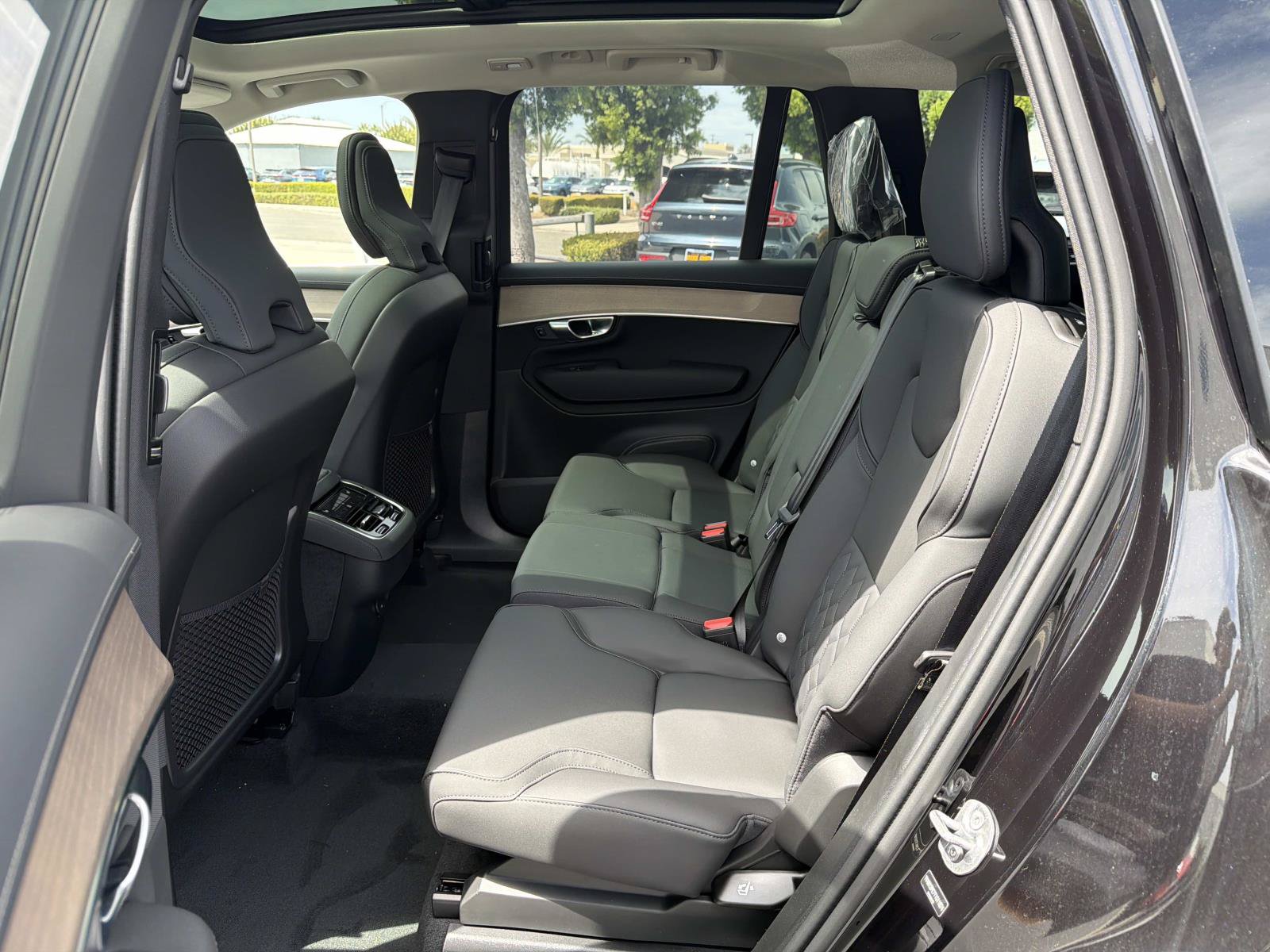 New 2026 Volvo XC90 B5 Plus w/ Protection Package AWD/4WD image 17