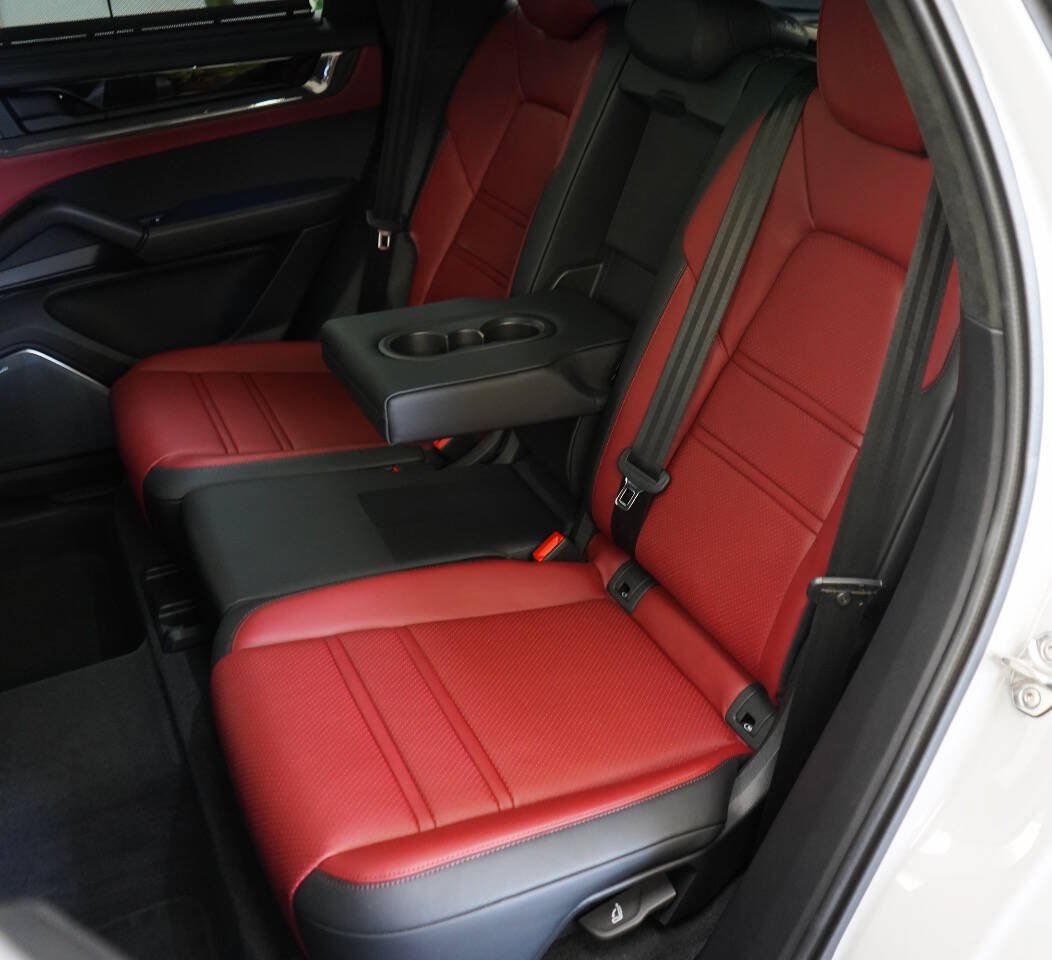 Used 2025 Porsche Cayenne GTS AWD/4WD image 72