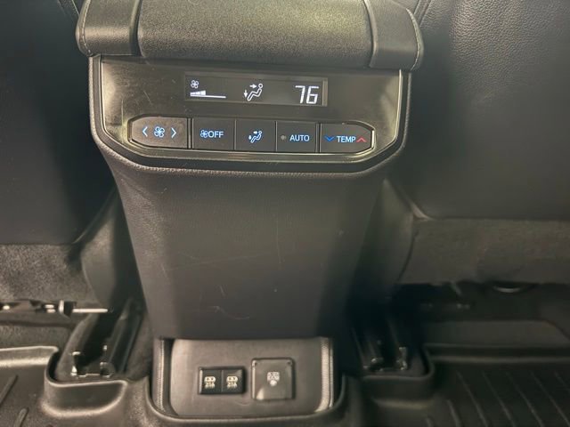 Used 2021 Toyota Highlander Limited image 12