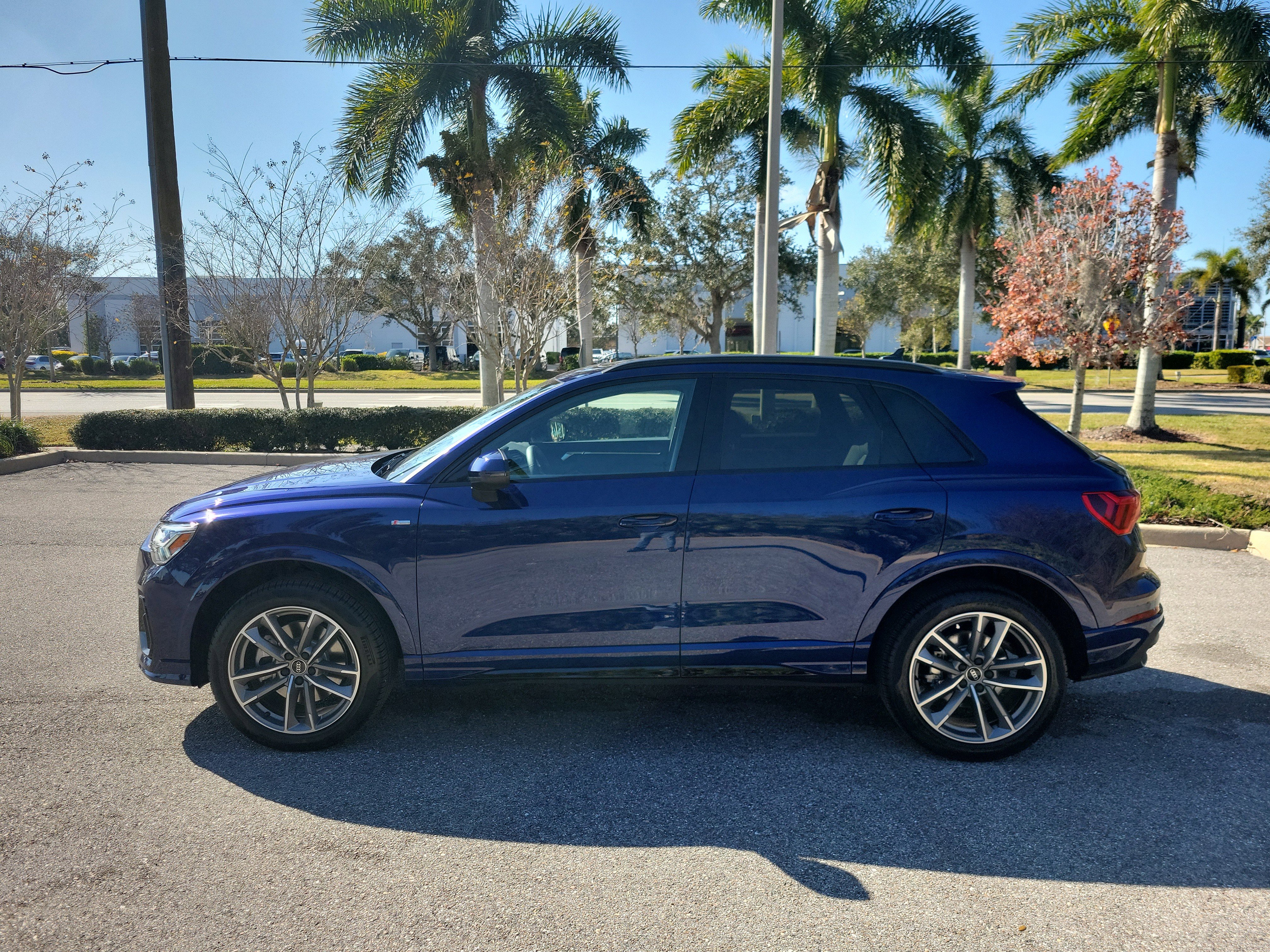 Certified 2025 Audi Q3 2.0T Premium w/ Convenience Package AWD/4WD image 4