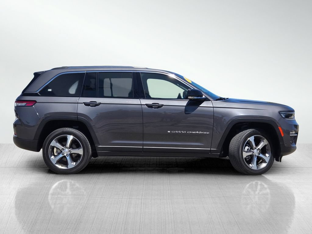 Used 2023 Jeep Grand Cherokee Limited w/ Luxury Tech Group II RWD image 3