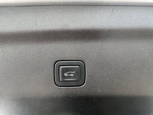 Used 2024 Chevrolet Tahoe Z71 image 13