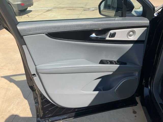 Used 2022 Lincoln Nautilus Reserve w/ Equipment Group 202A image 4