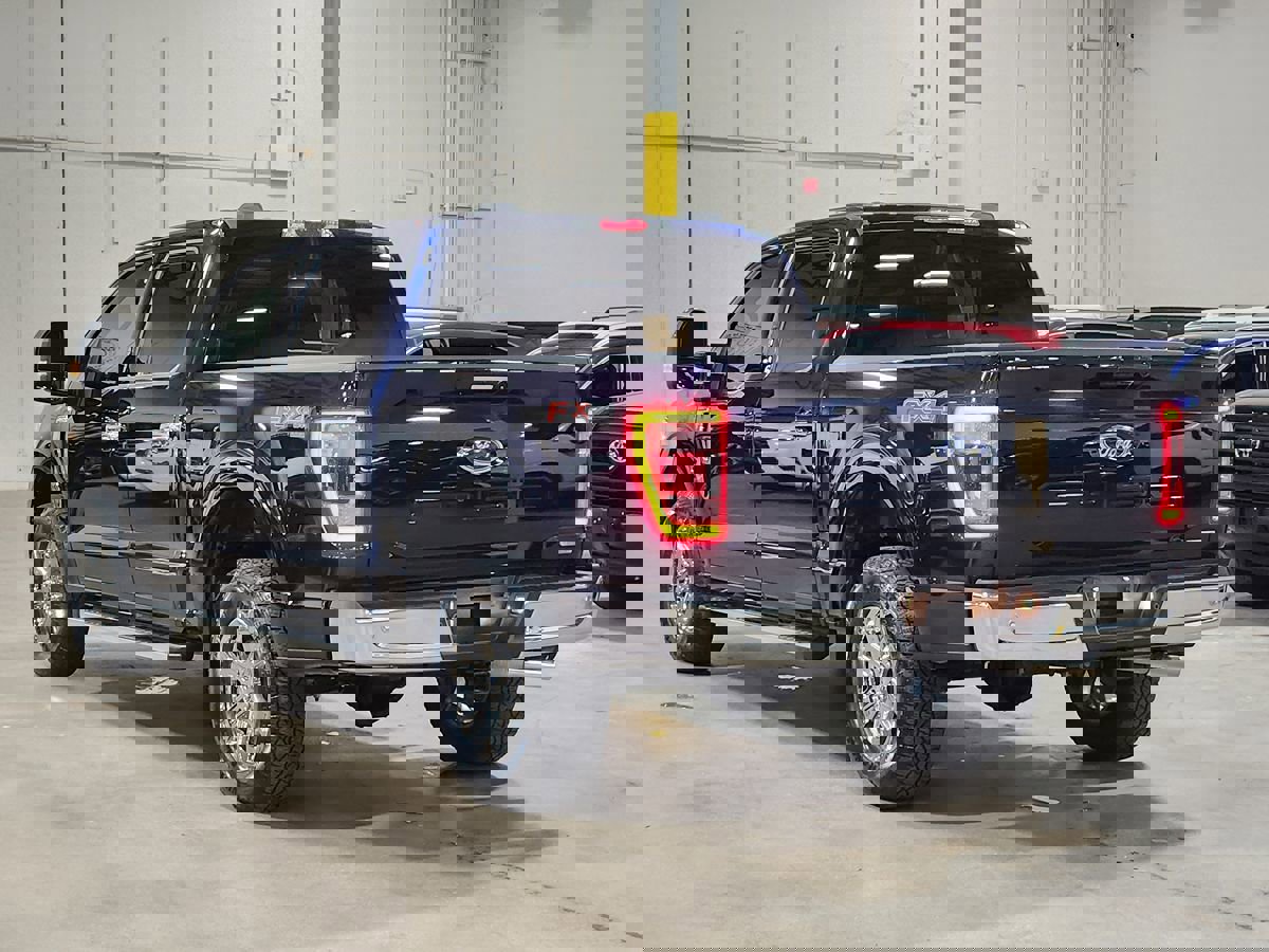 Used 2023 Ford F150 Lariat w/ Trailer Tow Package image 11