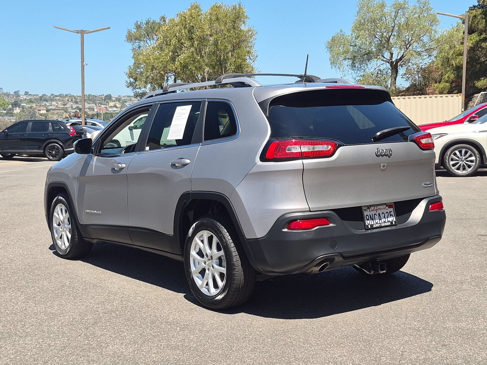 Used 2016 Jeep Cherokee Latitude w/ Comfort/Convenience Group FWD image 3