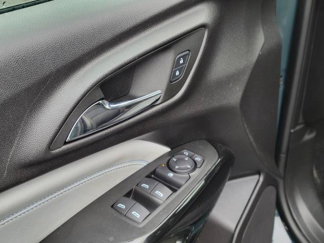 Used 2025 Chevrolet Trax LT FWD image 7