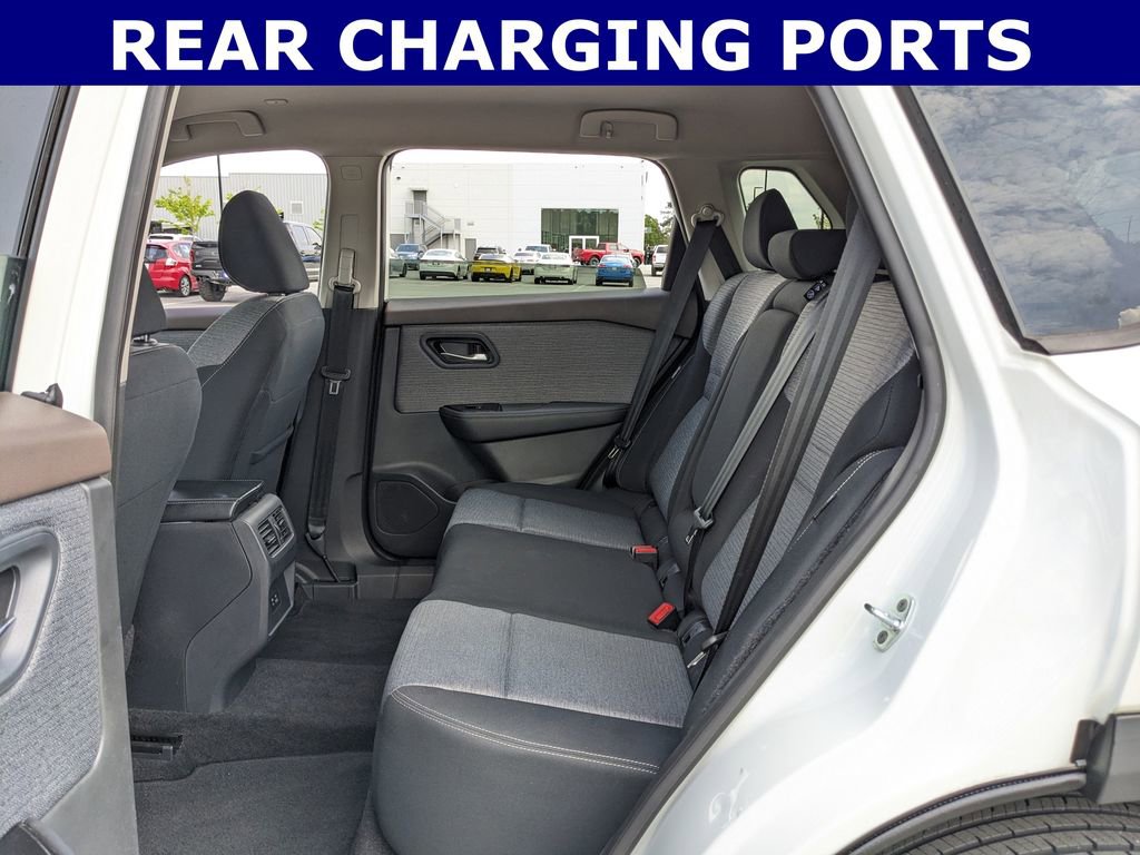 Used 2023 Nissan Rogue SV image 15