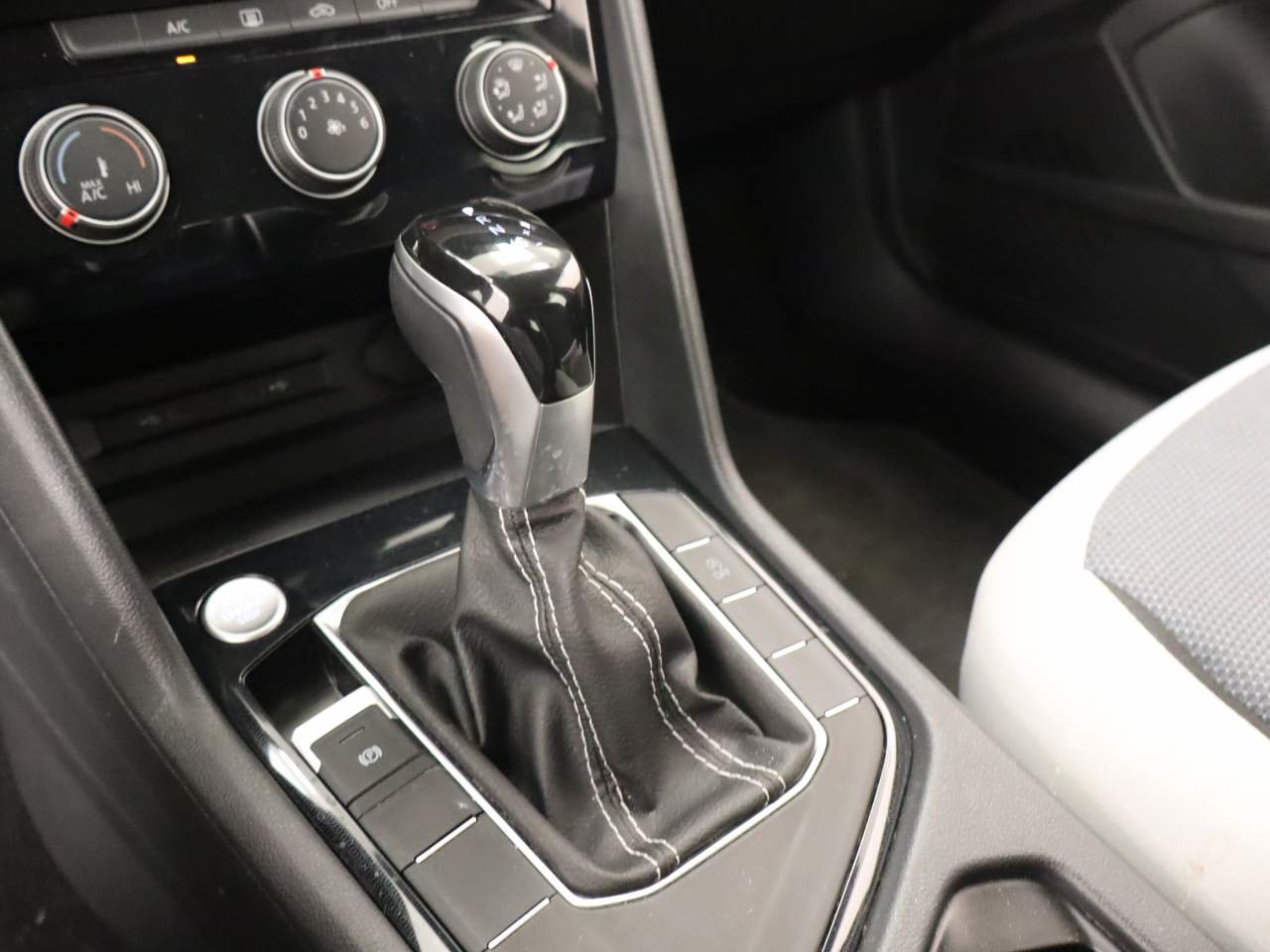 Used 2025 Volkswagen Taos S FWD image 9