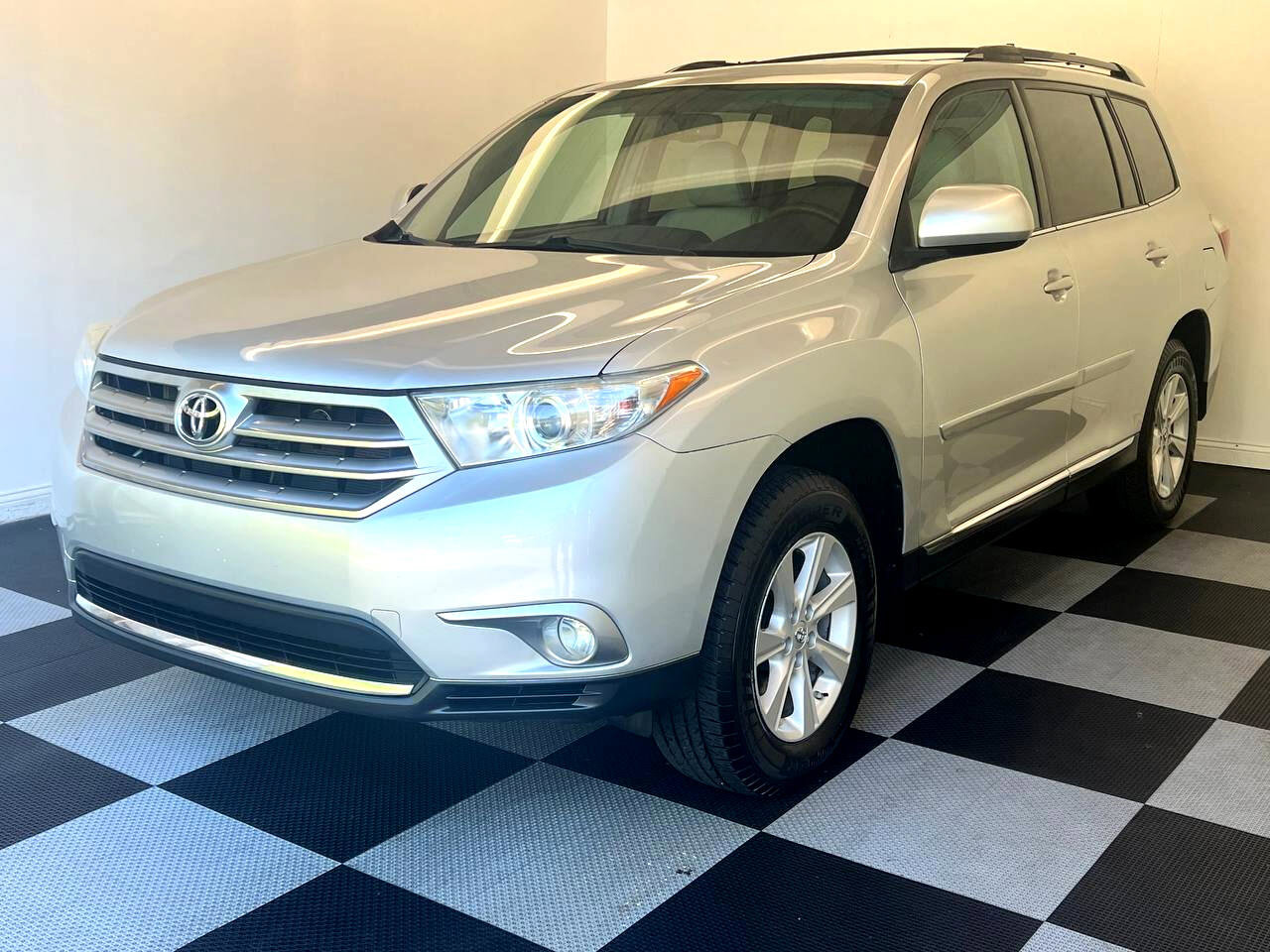Used 2013 Toyota Highlander SE