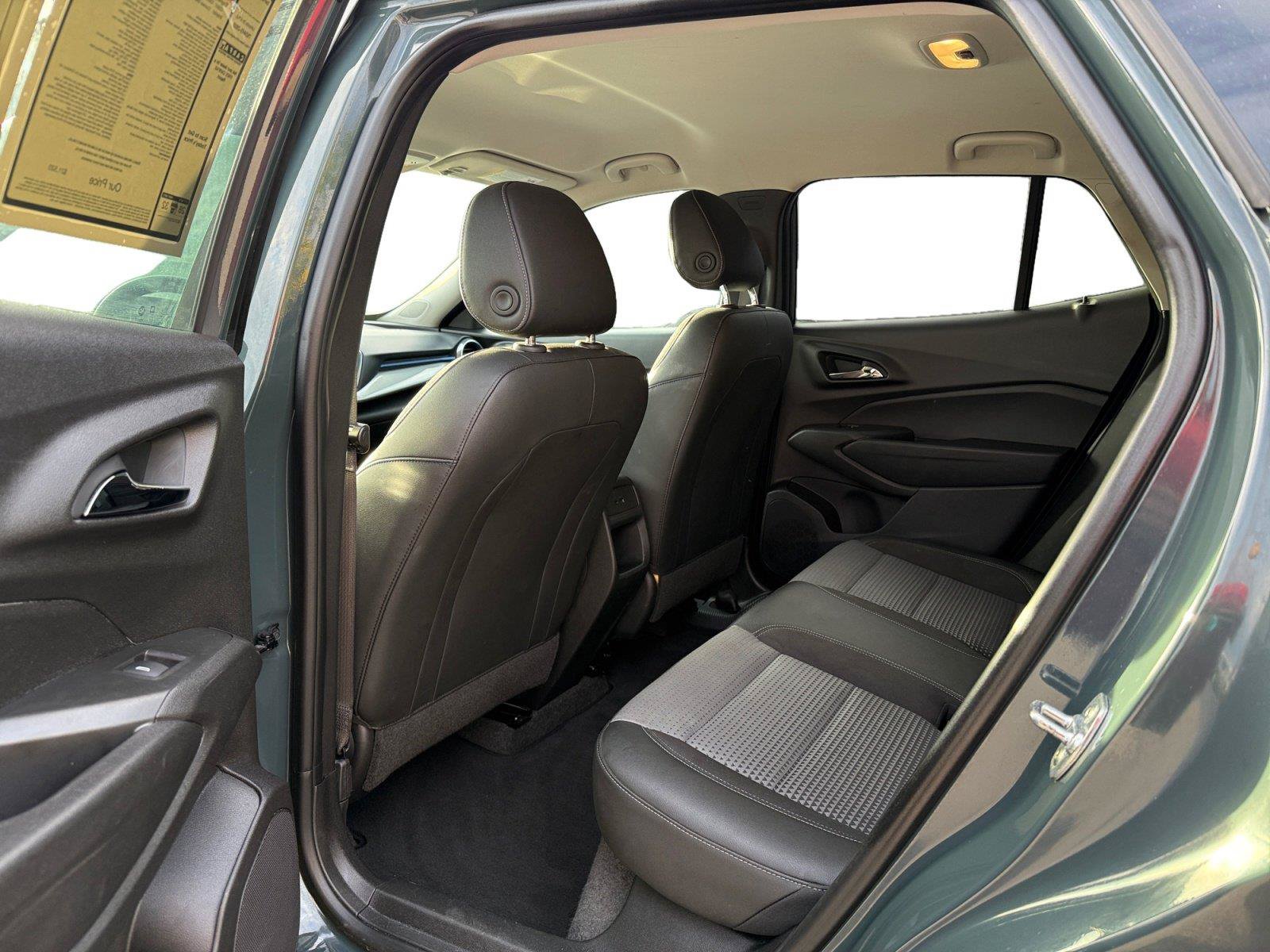 Used 2025 Chevrolet Trax LT FWD image 19