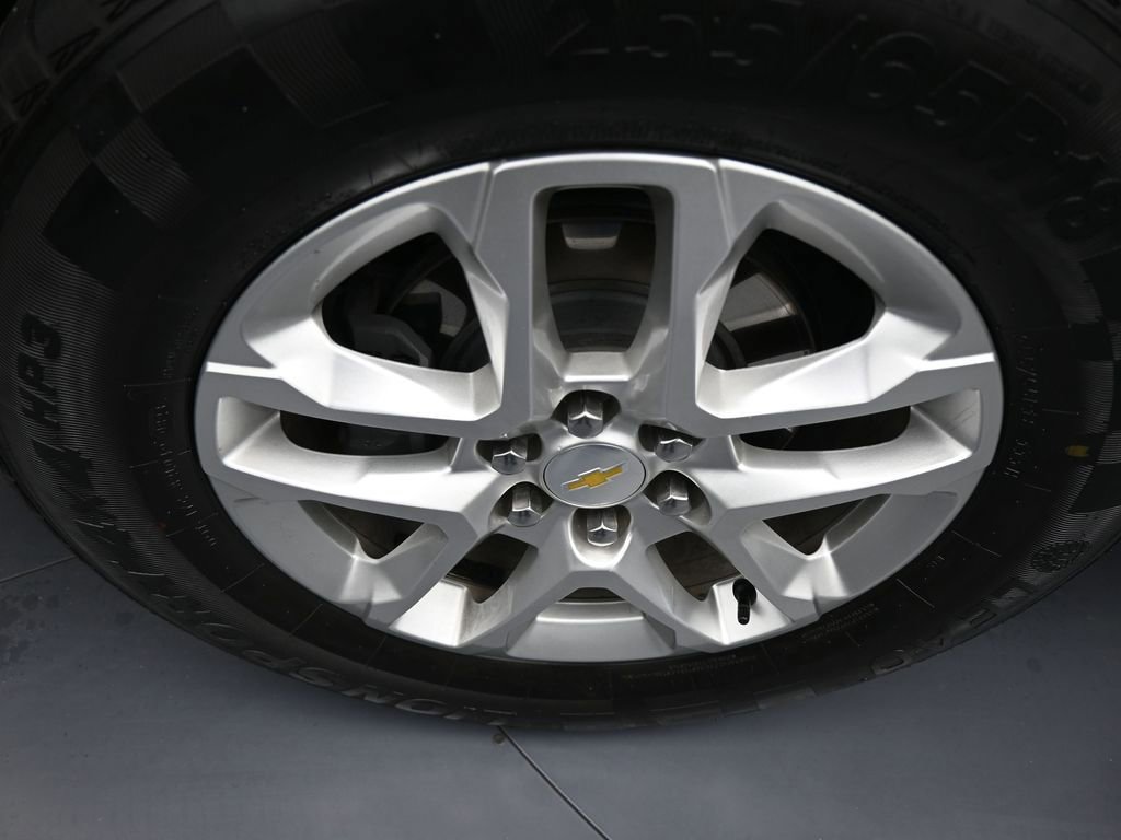 Used 2021 Chevrolet Traverse LS image 37