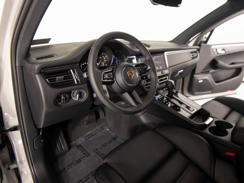 New 2026 Porsche Macan GTS image 4