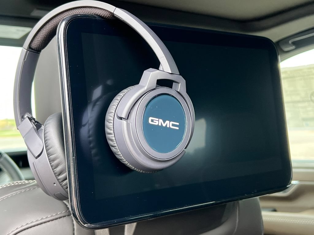 New 2026 GMC Yukon XL Denali Ultimate w/ LPO, Floor Liner Package AWD/4WD image 5
