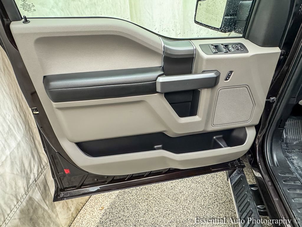 Used 2018 Ford F150 XLT w/ Equipment Group 302A Luxury AWD/4WD image 19