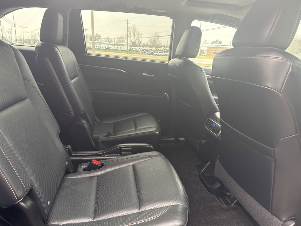 Used 2016 Toyota Highlander Limited image 36