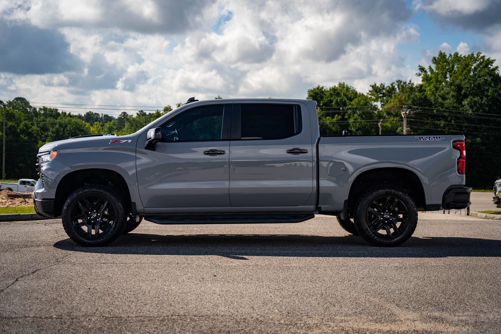 Used 2024 Chevrolet Silverado 1500 LT Trail Boss w/ Convenience Package II AWD/4WD image 4