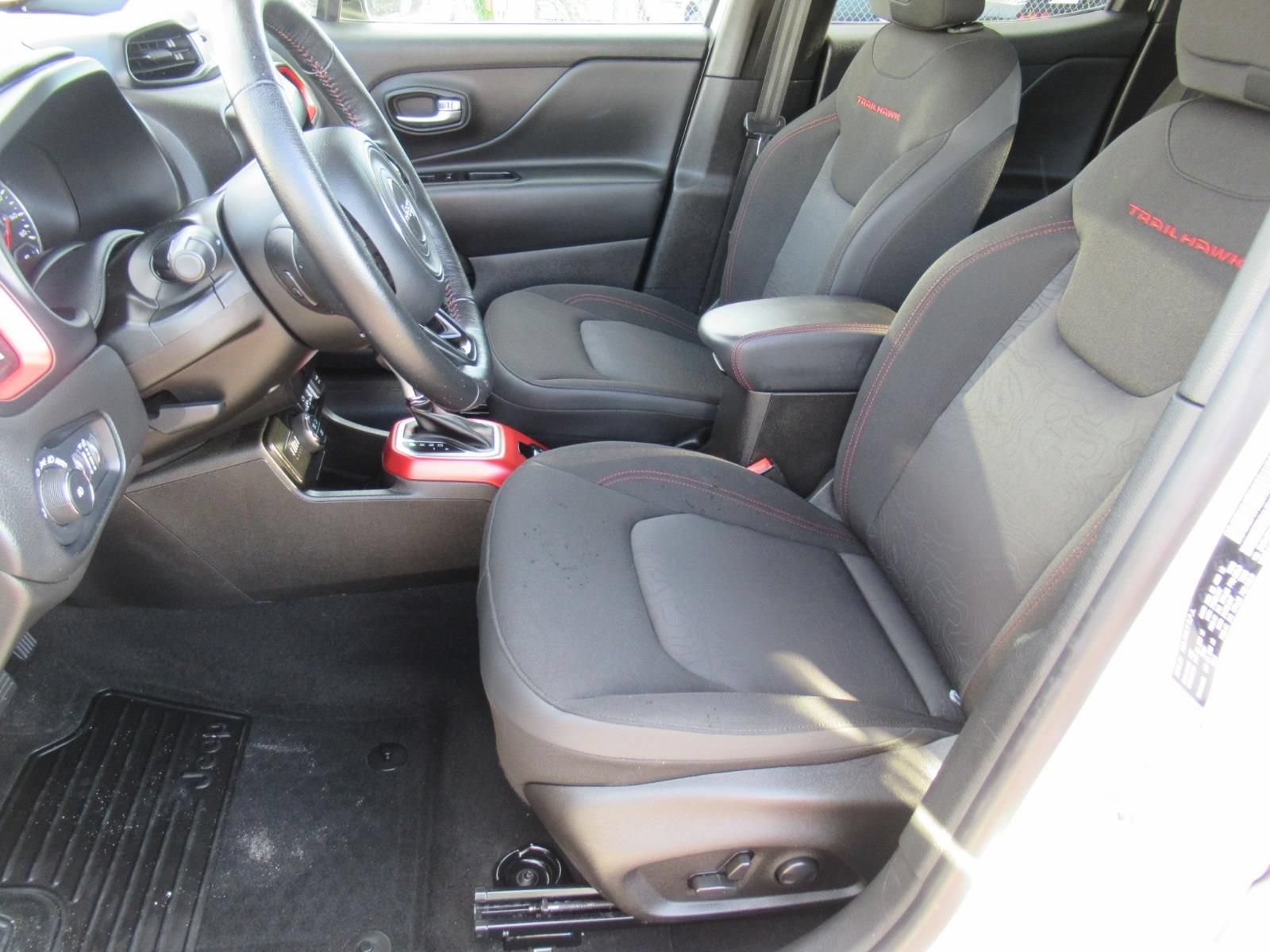Certified 2022 Jeep Renegade Trailhawk AWD/4WD image 16