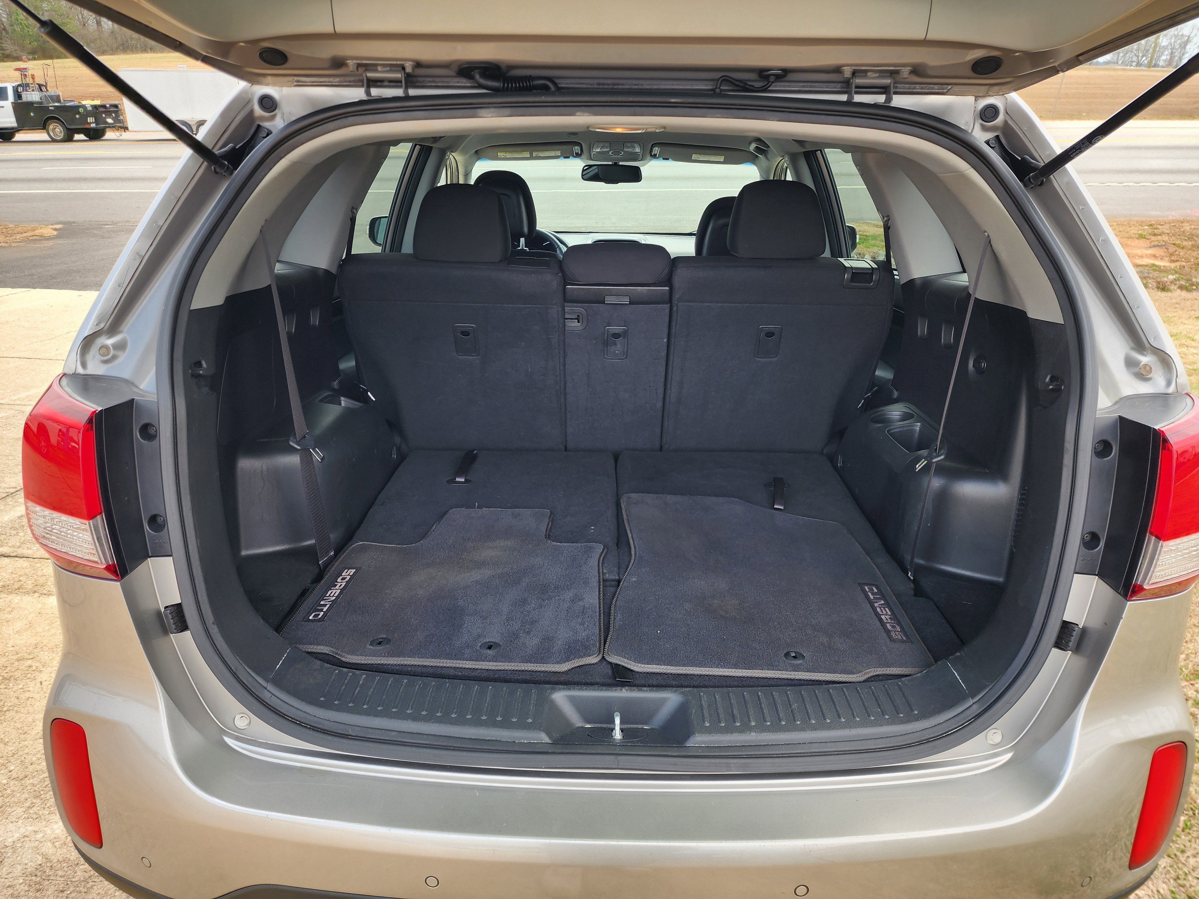 Used 2015 Kia Sorento LX image 6