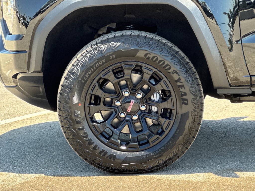 New 2026 GMC Canyon Elevation w/ LPO, Black Badging Package RWD image 23