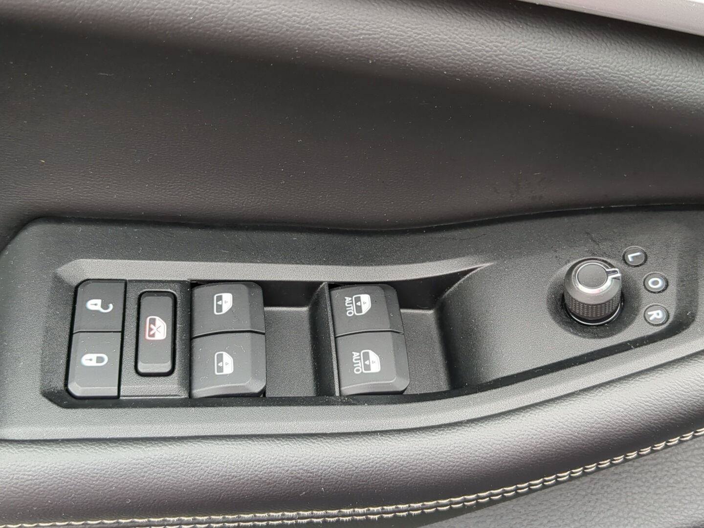 Used 2023 Jeep Grand Cherokee Limited AWD/4WD image 6
