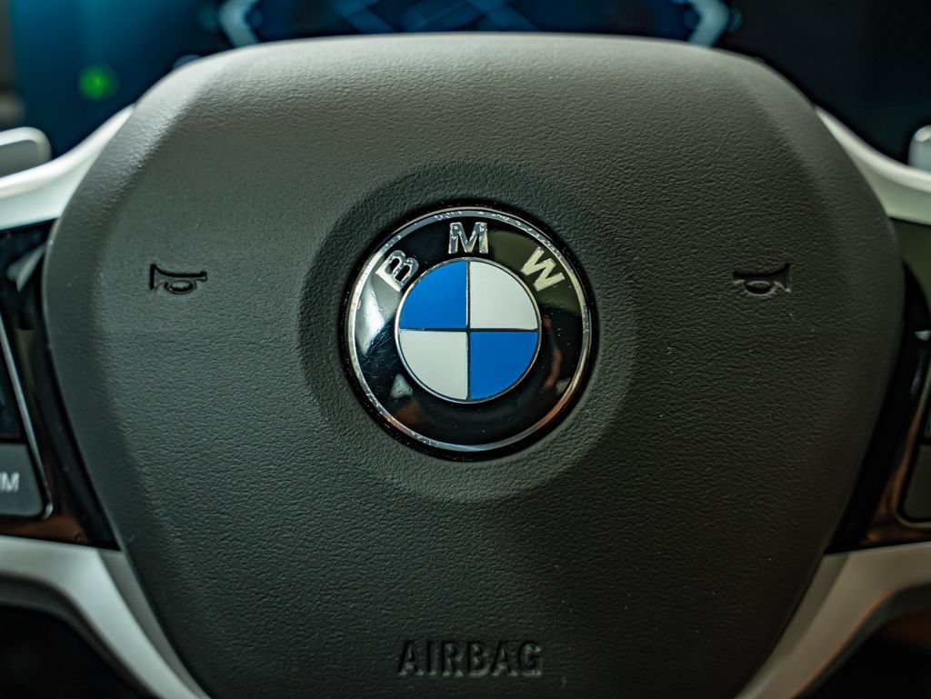 Certified 2025 BMW 330i xDrive Sedan w/ M Sport Package AWD/4WD image 23