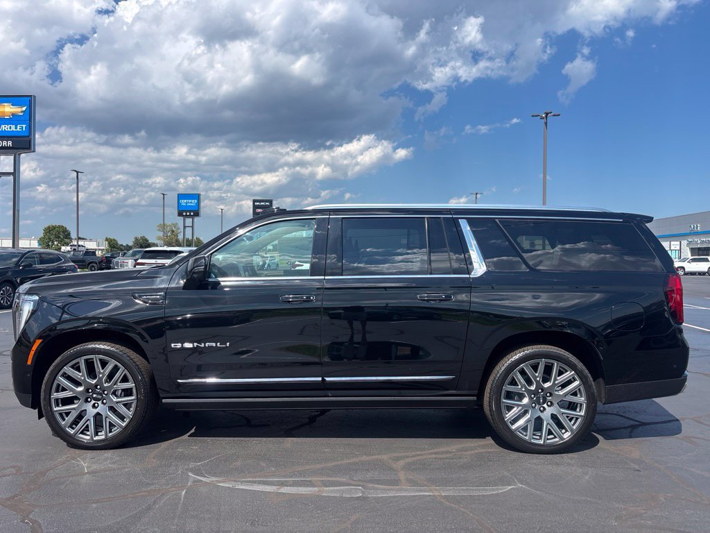 New 2026 GMC Yukon XL Denali Ultimate AWD/4WD image 3