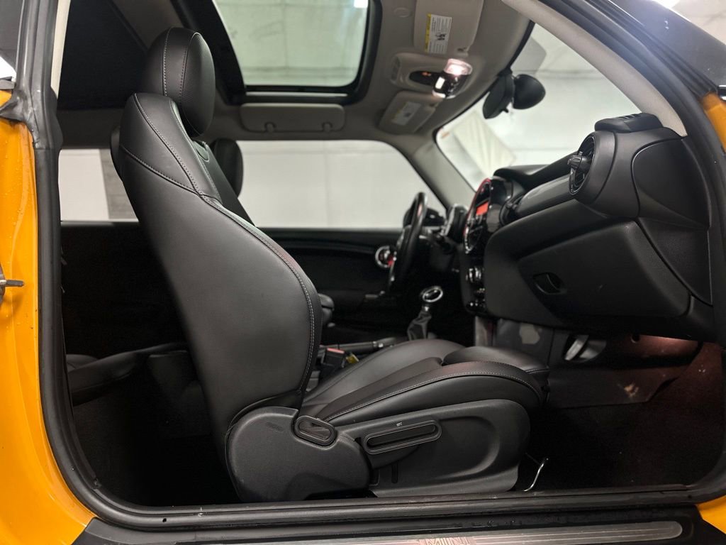 Used 2015 MINI Cooper 2-Door Hardtop image 18