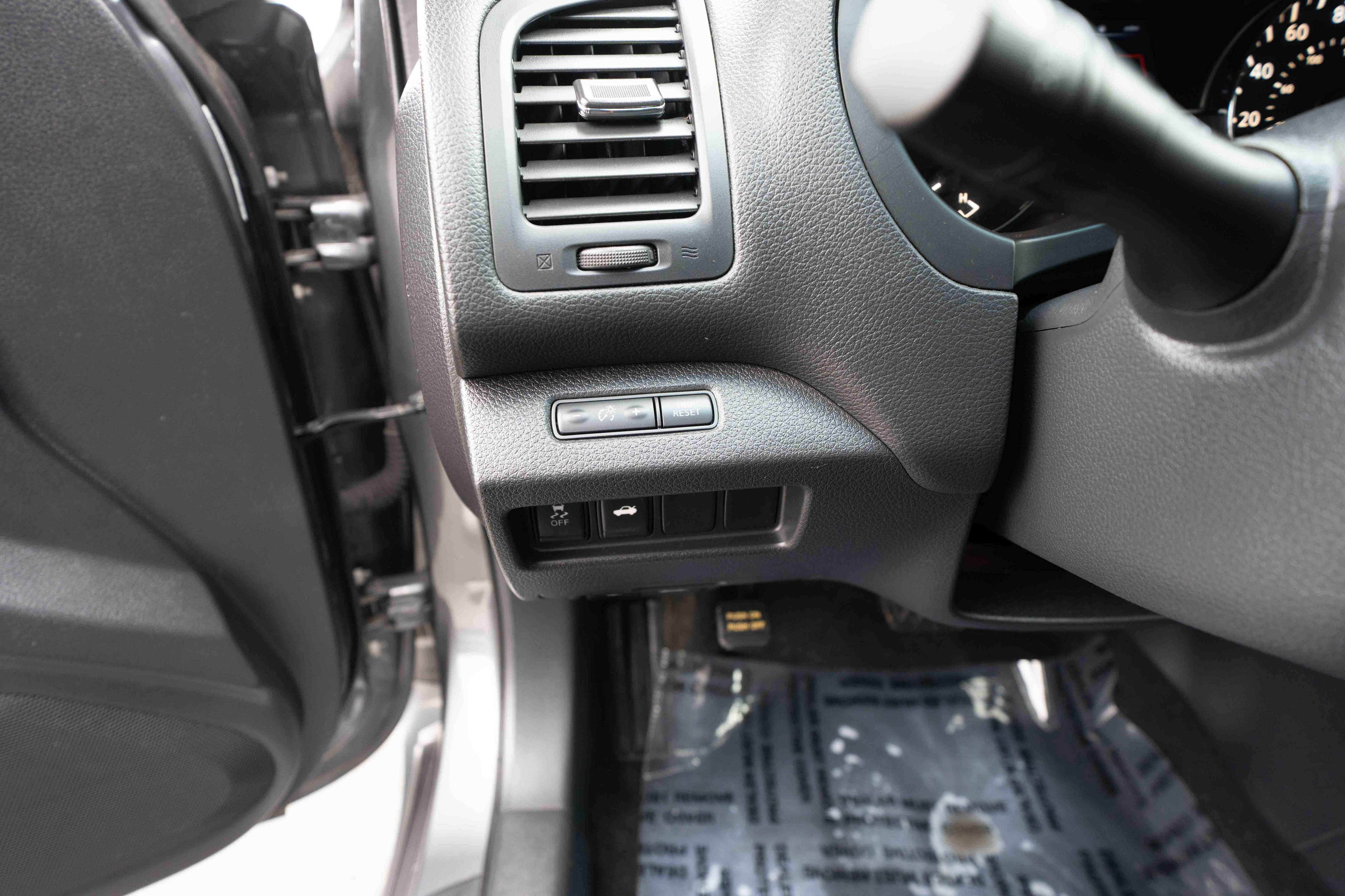 Used 2015 Nissan Altima 2.5 SV w/ Convenience Package image 11