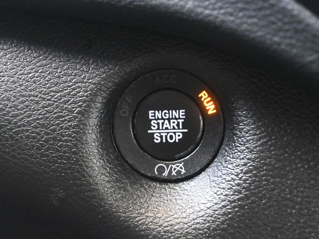 Used 2021 Jeep Cherokee Latitude Lux 80th Anniv w/ Quick Order Package 26U 80TH image 31