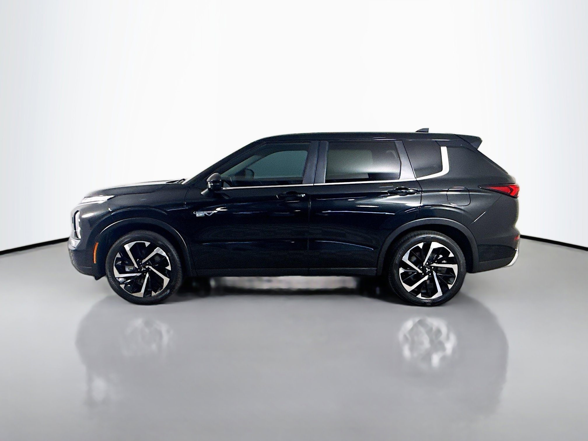 Used 2023 Mitsubishi Outlander SE image 6