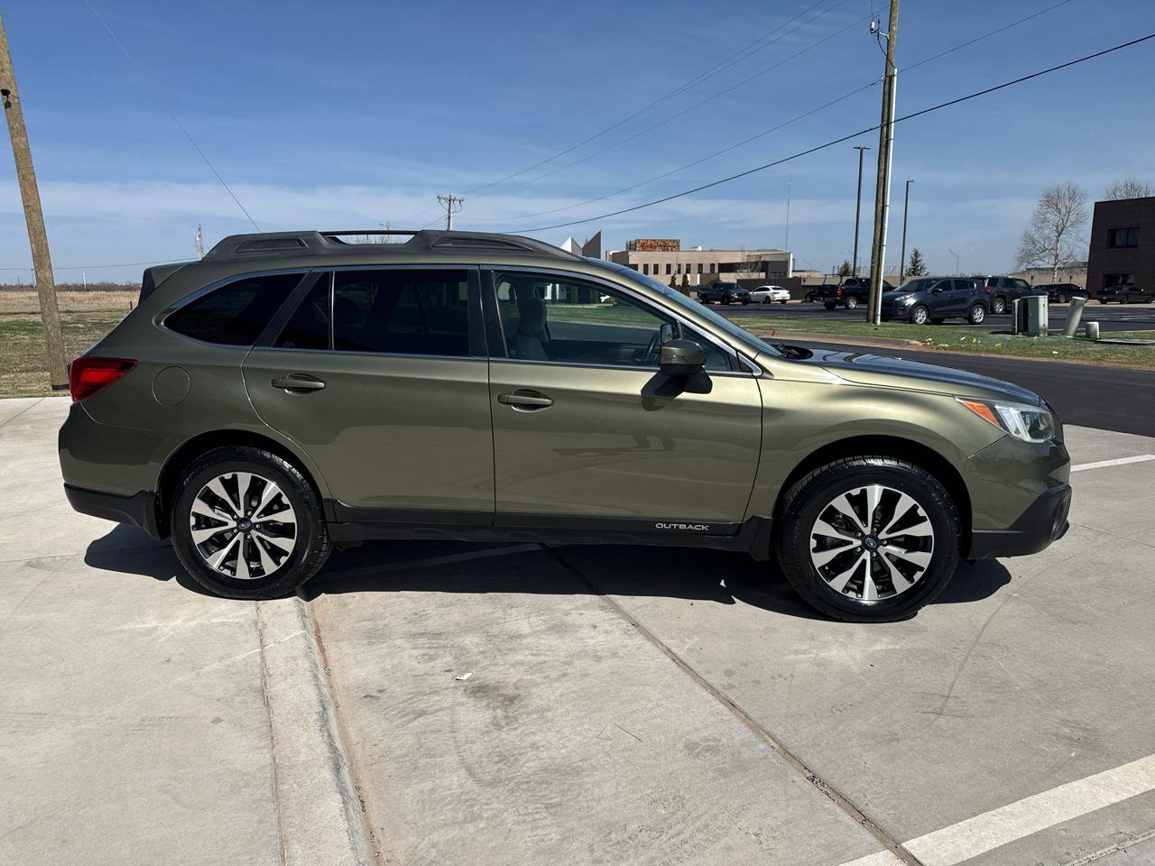Used 2016 Subaru Outback 2.5i Limited AWD/4WD image 8