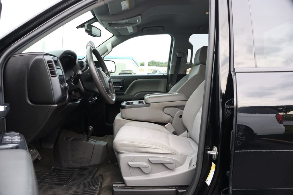 Used 2018 Chevrolet Silverado 1500 Custom w/ Custom Value Package AWD/4WD image 12